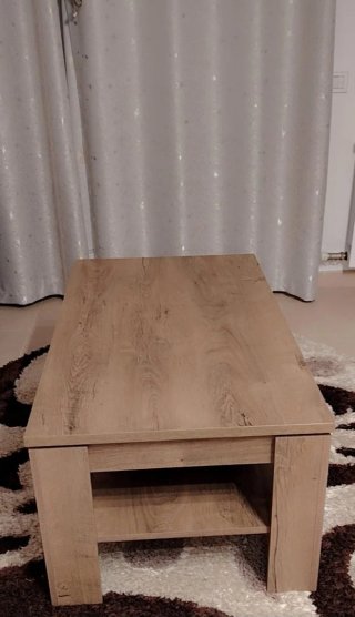 Mesa de centro de madera color beige y marrón