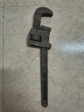 Llave grifa antigua