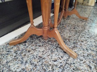 Mesa de comedor de madera