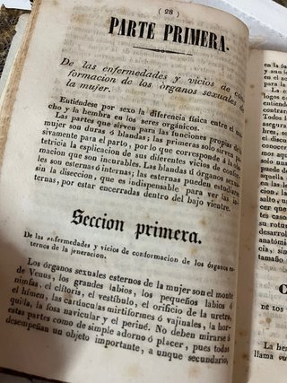 Libro de 1840 Enfermedades de las mujeres.