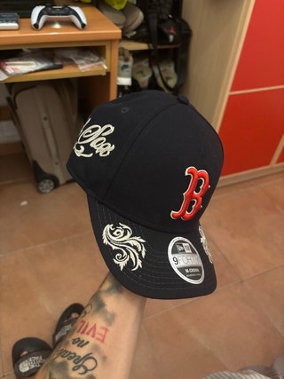 Gorra New Era Negra y Roja