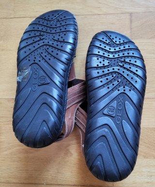 Sandalias Geox Respira. Piel Marrón Cerradas