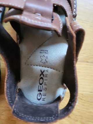 Sandalias Geox Respira. Piel Marrón Cerradas