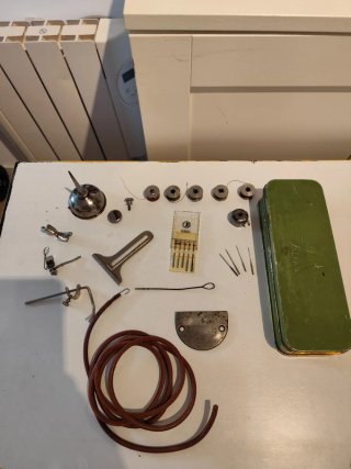 Máquina de coser Alfa años 50 con mueble