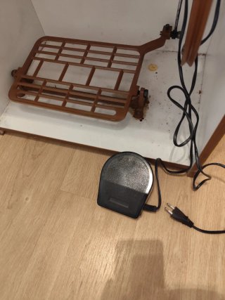 Máquina de coser Alfa años 50 con mueble