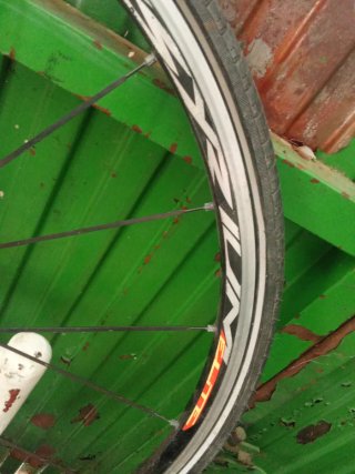 Llanta delantera Mavic