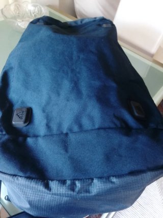 Mochila deportiva Adidas azul y gris