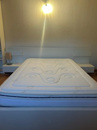 Cama doble IKEA 140x200 con cabecero