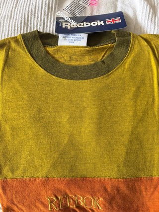 Camiseta Reebok Vintage Mostaza
