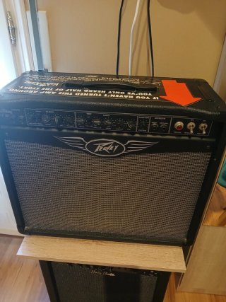 Amplificador Peavey ValveKing 210 XA