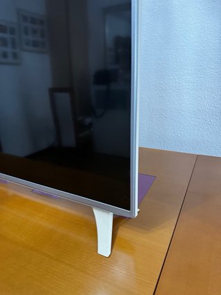 Televisor LG Blanca y Plateada.