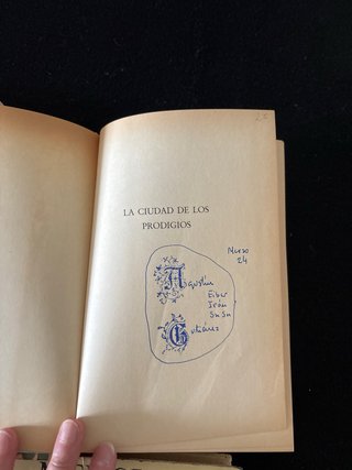 Libros varios a 5 € cada uno de tapa dura