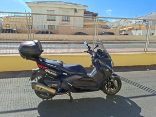 Yamaha XMAX 400 Maxi Scooter Negra