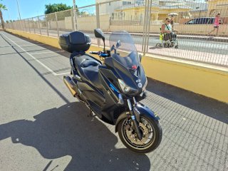 Yamaha XMAX 400 Maxi Scooter Negra