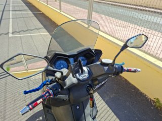 Yamaha XMAX 400 Maxi Scooter Negra