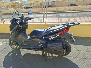 Yamaha XMAX 400 Maxi Scooter Negra
