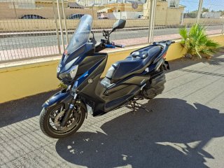 Yamaha XMAX 400 Maxi Scooter Negra
