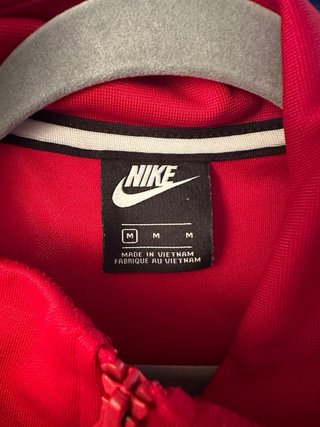 Practicamente nueva. Chaqueta Nike Air Roja