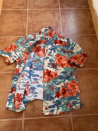 Camiseta Hawaiana Flores y Palmeras