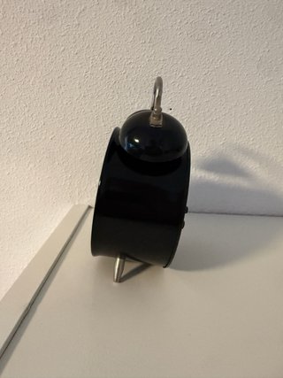 Reloj despertador clásico negro