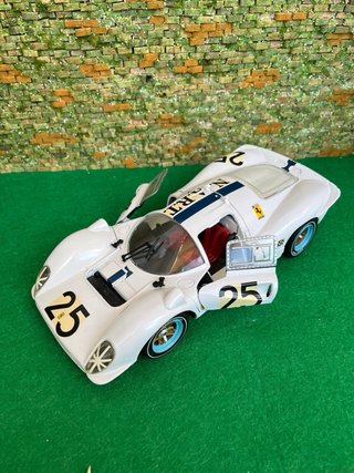 Ferrari 330 P4 – Escala 1:18 Jouef Evolution