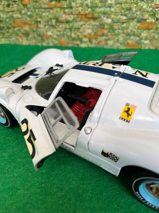 Ferrari 330 P4 – Escala 1:18 Jouef Evolution