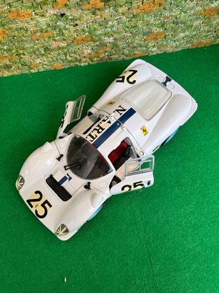 Ferrari 330 P4 – Escala 1:18 Jouef Evolution