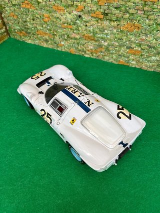 Ferrari 330 P4 – Escala 1:18 Jouef Evolution