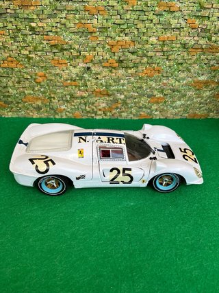 Ferrari 330 P4 – Escala 1:18 Jouef Evolution