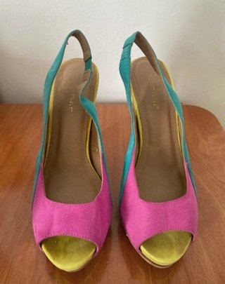 Zapatos de tacón tricolor