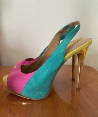 Zapatos de tacón tricolor