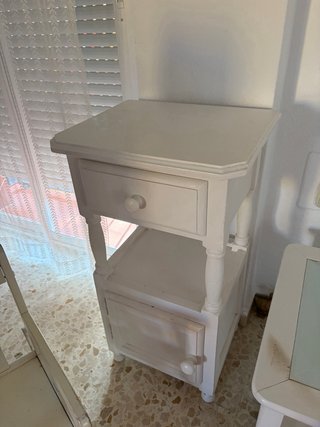 Lote Muebles Blancos: Mesita y Mecedora