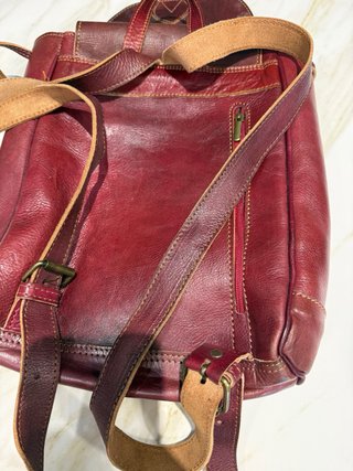 Mochila de cuero burdeos