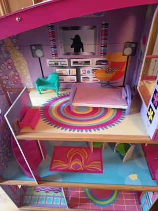 Casa de muñecas de madera