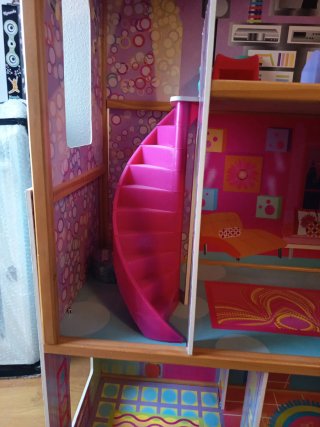 Casa de muñecas de madera