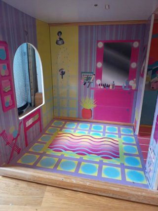 Casa de muñecas de madera