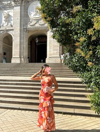 Vestido invitada boda naranja y rosa