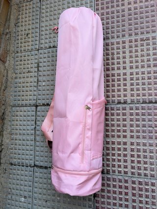Bolsa con esterilla de pilates.
