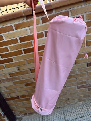 Bolsa con esterilla de pilates.