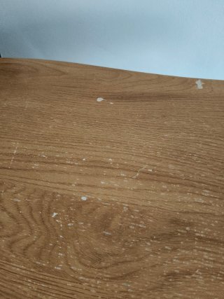 Mesa de comedor de madera y metal