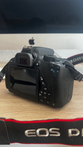 Canon EOS 700D