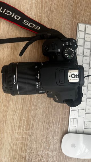Canon EOS 700D