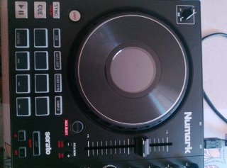 Numark Mixtrack Platinum FX Controlador DJ