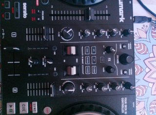 Numark Mixtrack Platinum FX Controlador DJ