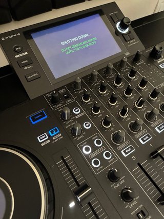 Controladora Denon DJ SC Live 4
