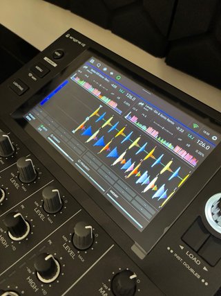 Controladora Denon DJ SC Live 4