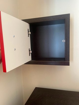 Muebles salón negro y rojo