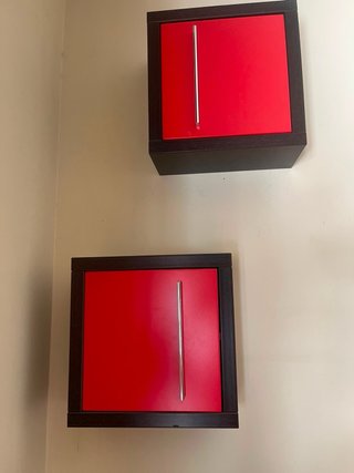 Muebles salón negro y rojo
