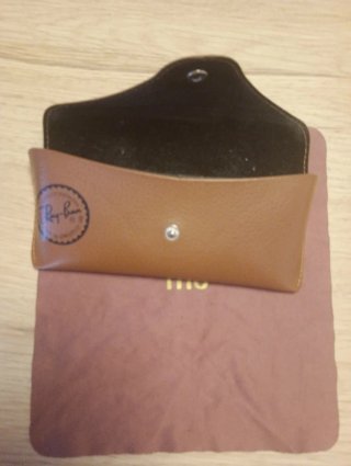 Gafas Ray-Ban y Funda Marrón