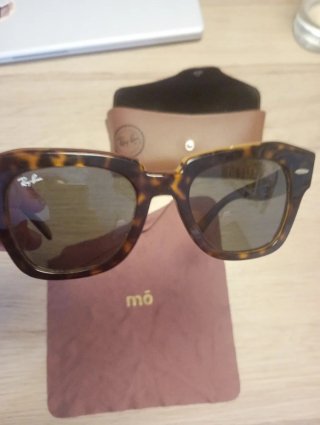 Gafas Ray-Ban y Funda Marrón